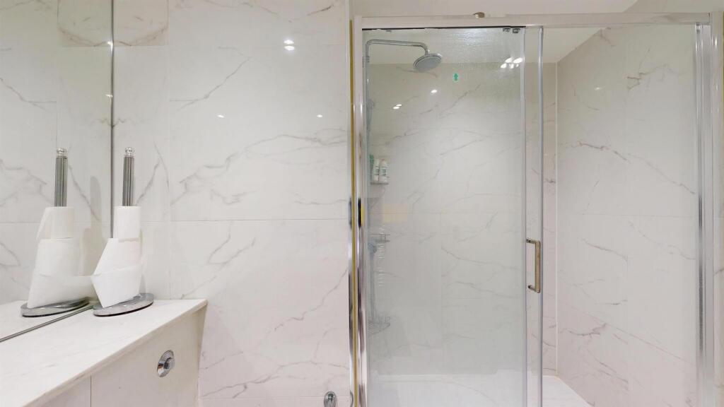33CRbathroom2.2.jpg