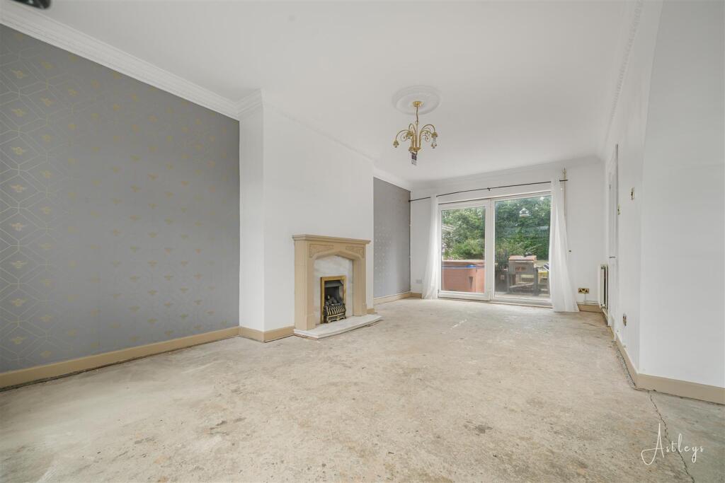 Lounge/diner (lounge area)