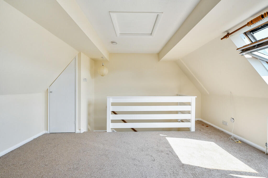2 Ryeford court t...