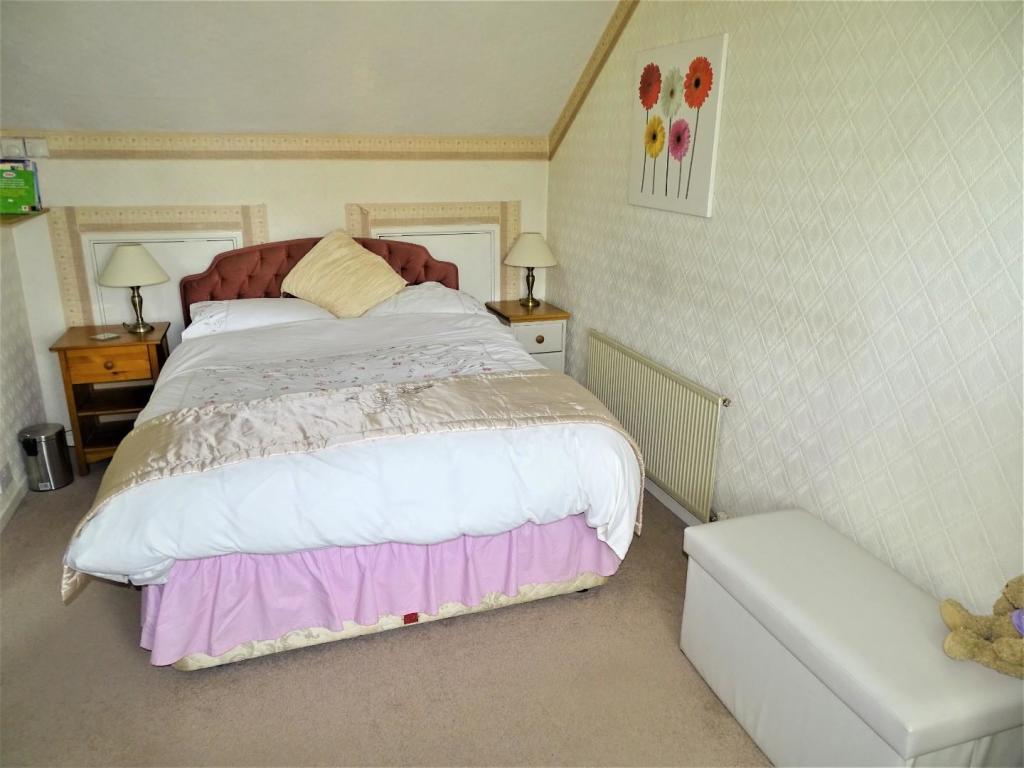 BEDROOM TWO