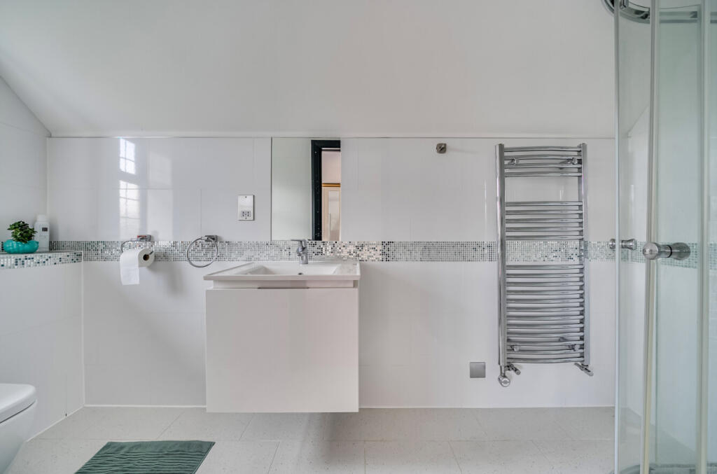 1374280-21-690e5d...