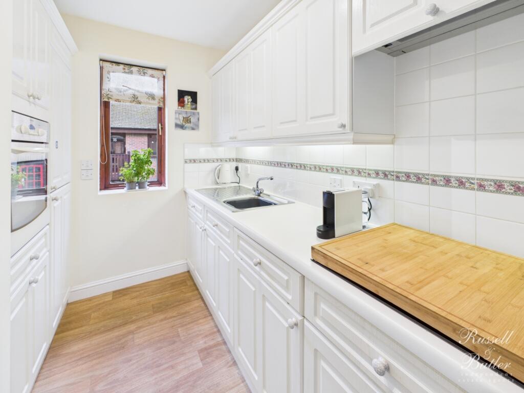 CAM01995G0-PR0385-STILL009