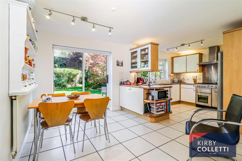 KITCHEN/BREAKFAST ROOM