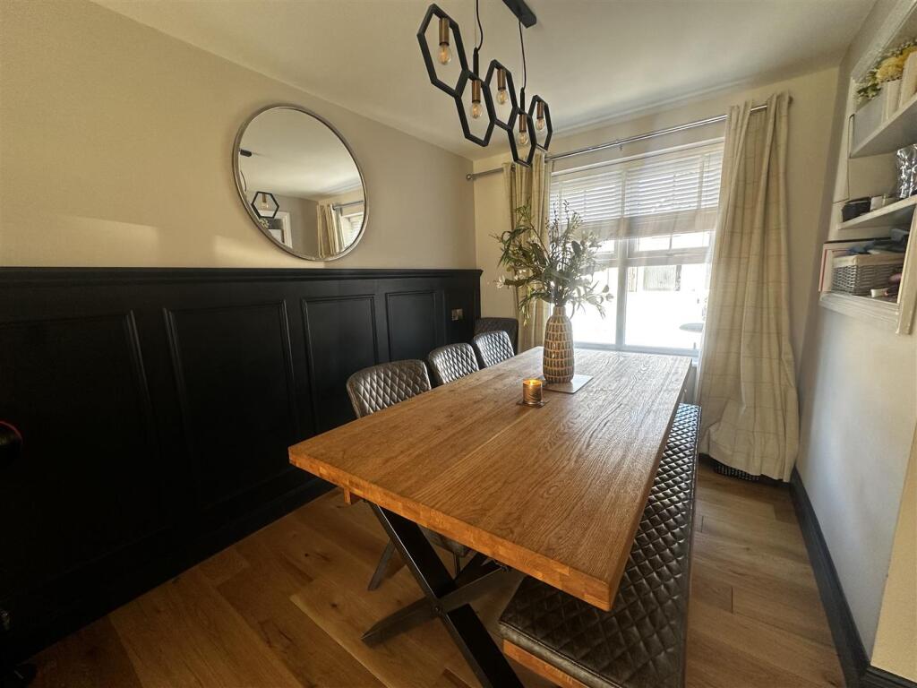 Lounge/Dining Room