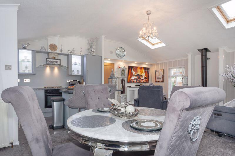 LOUNGE/DINER/KITCHEN