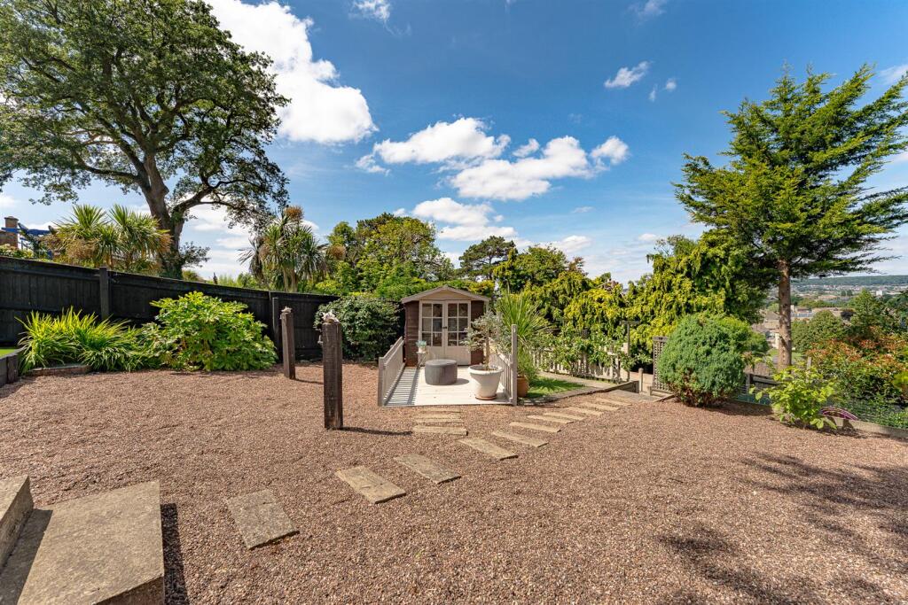 5 Rochester Close 19.jpg