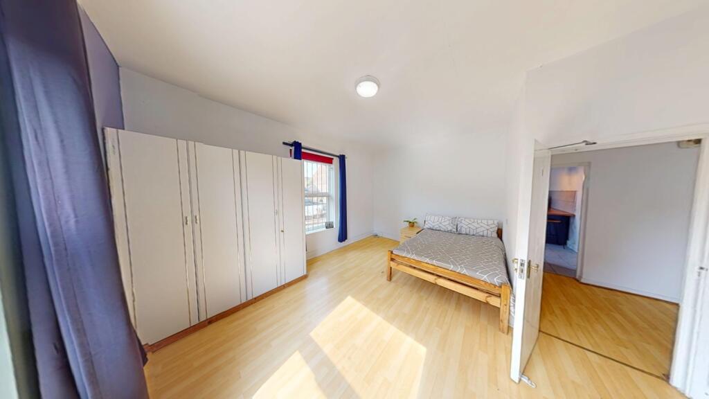 Flat-B-46-Addison-Street-06042025_092135