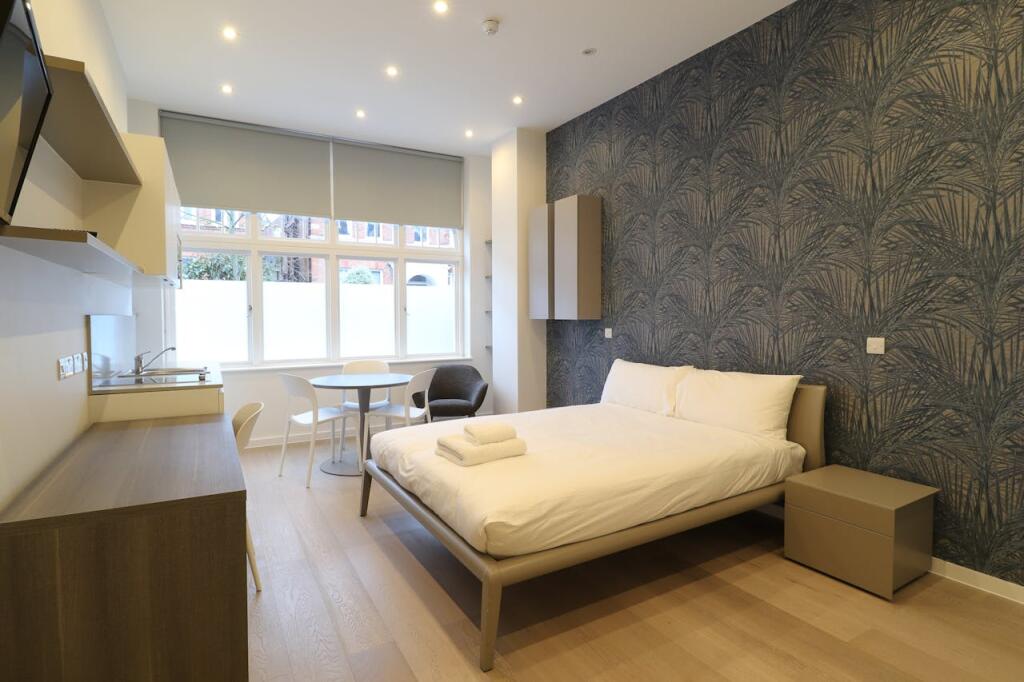 Flat8LymingtonRoad09.jpg