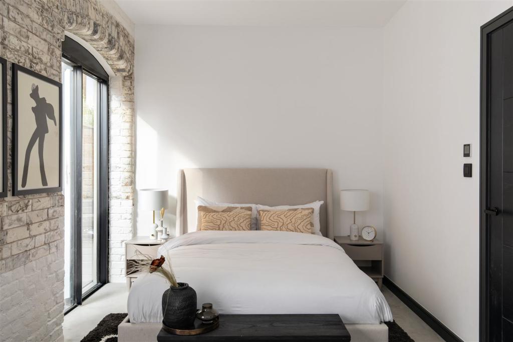 Flat 2 - 3.jpg
