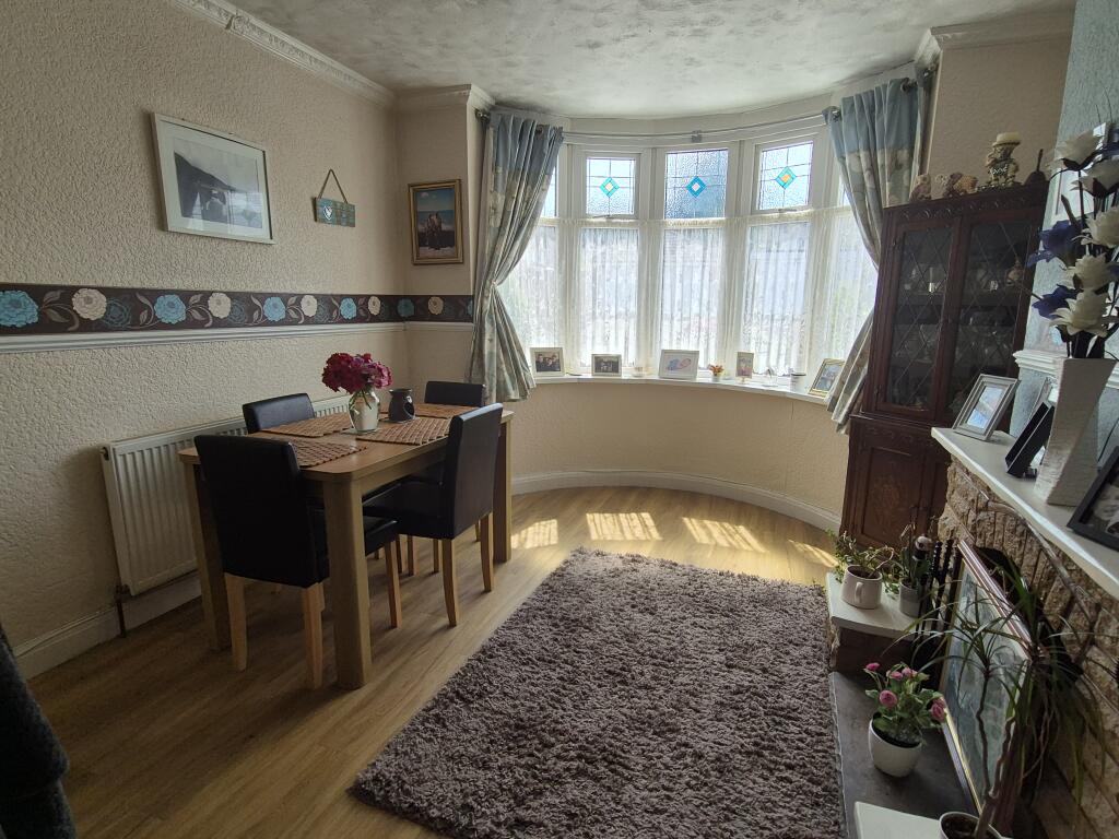 Lounge/Dining Room