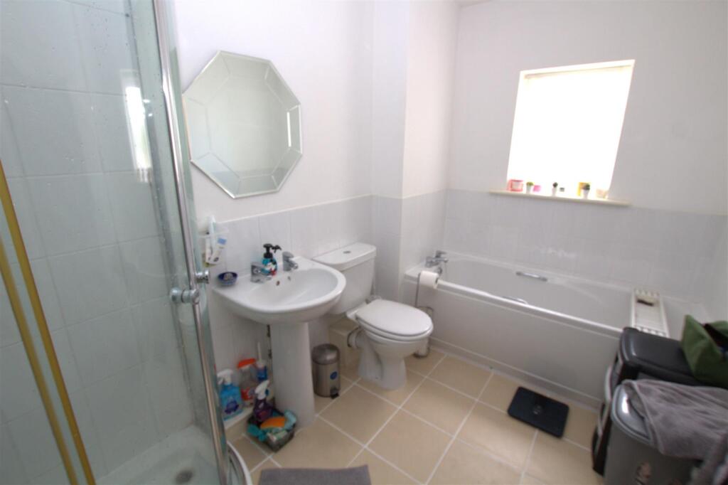 bathroom .jpg