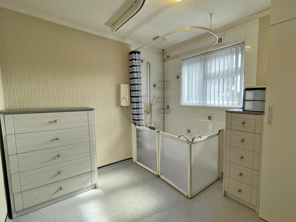 Walkhampton Walk 35- Shower Room.jpg