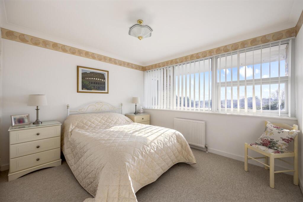 Grand Avenue, Wellington Court 12-015.JPG