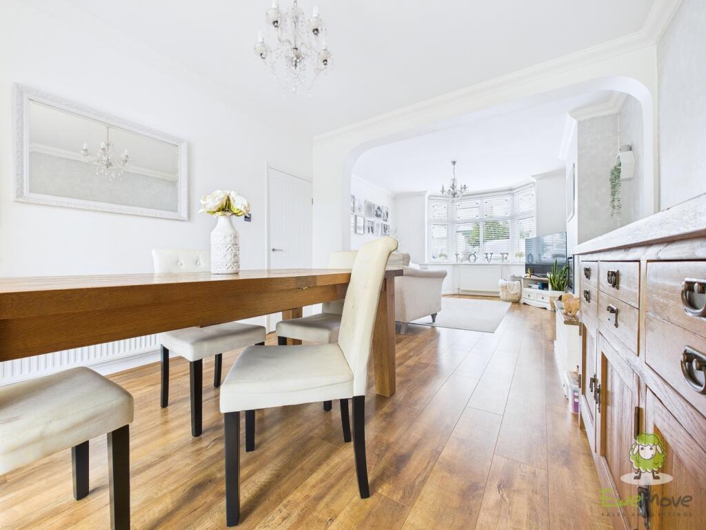 CAM01543G0-PR0146-STILL009