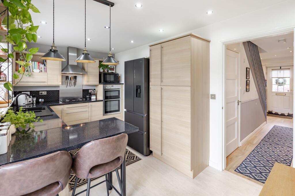 Kitchen / Dining Area