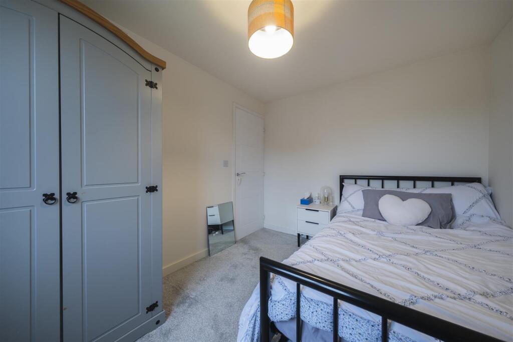 35 Dartmoor Close-015.JPG