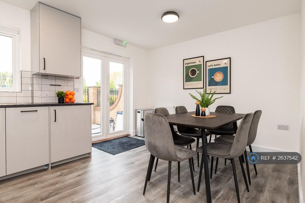 Communal Kitchen/Dinning Room