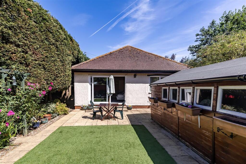 208 Queens Road  CM16  (17).jpg