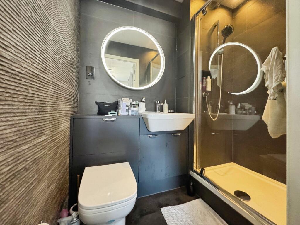 Master En-Suite