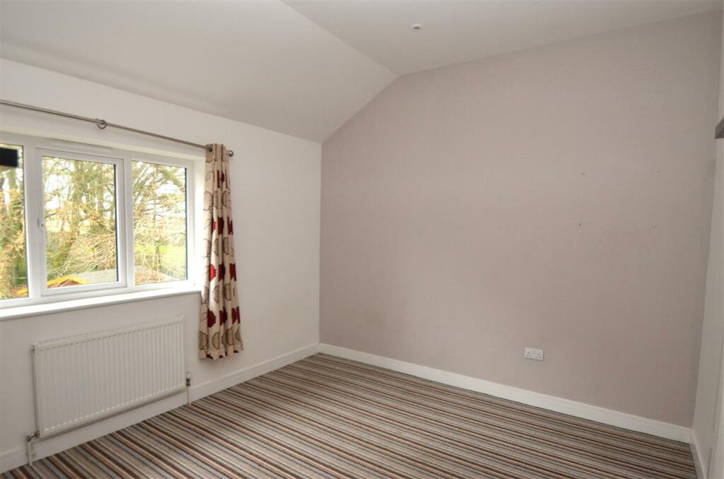 DOUBLE BEDROOM