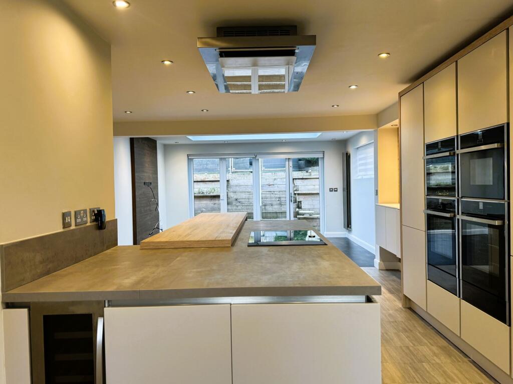 Open Plan Breakfast Kitchen &amp; Family Living Room