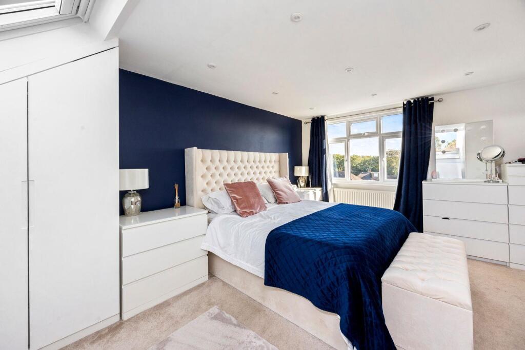 Easthill Drive 40 MASTER BEDROOM.jpeg