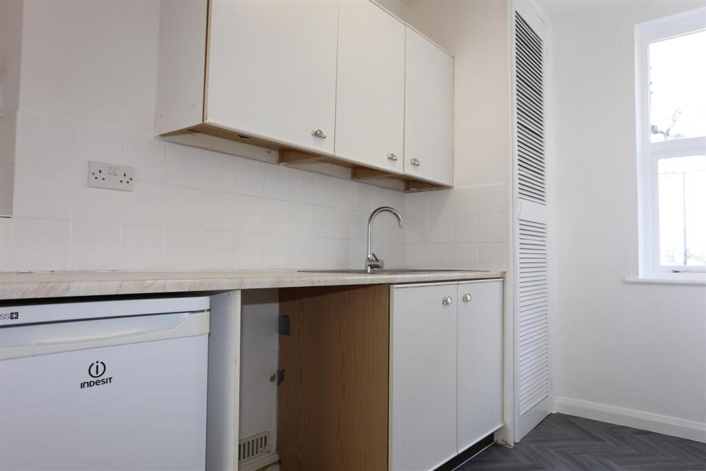 4, 30 BLOOMSBURY PLACE (7).JPG