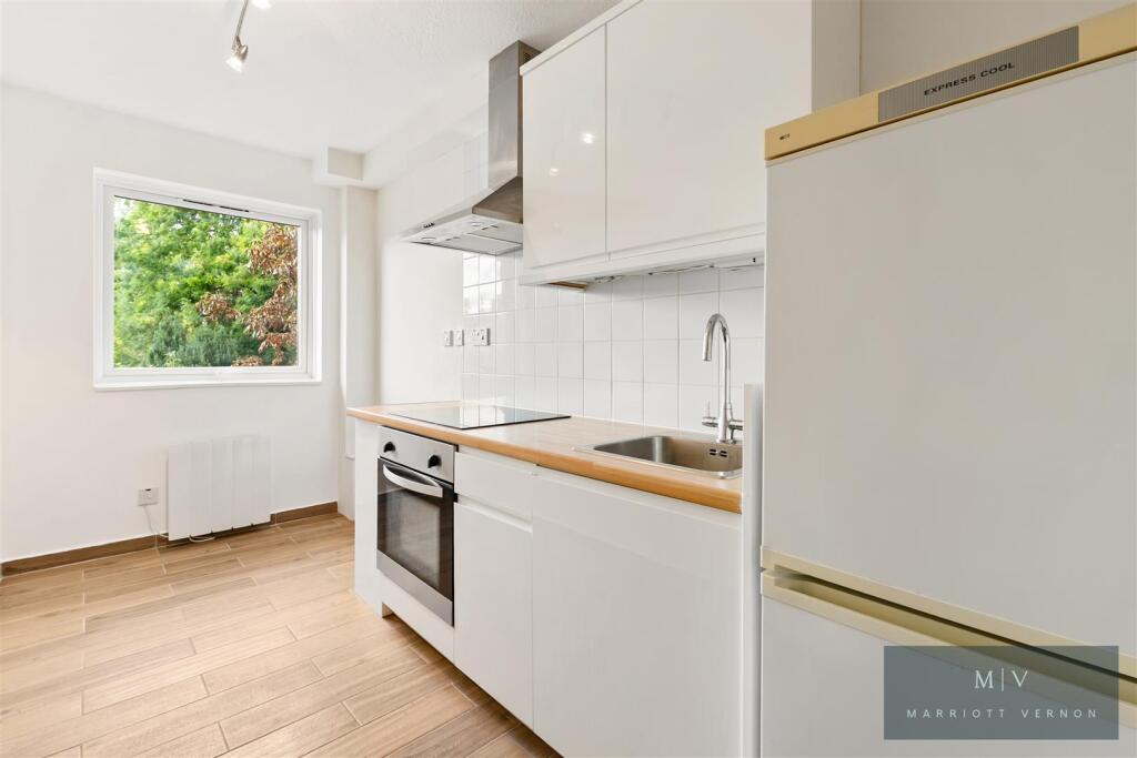 Flat 8 Wenderholme Court MV-4.jpg