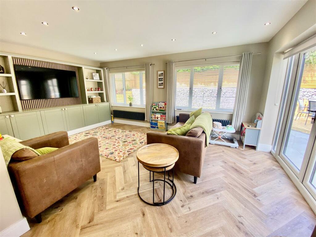 SITTING AREA
