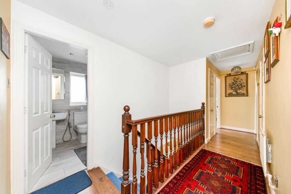 FIRST FLOOR LANDING