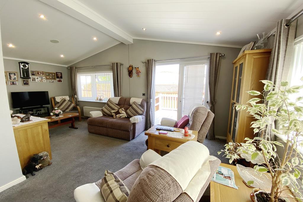 80pine loungeb (Copy)