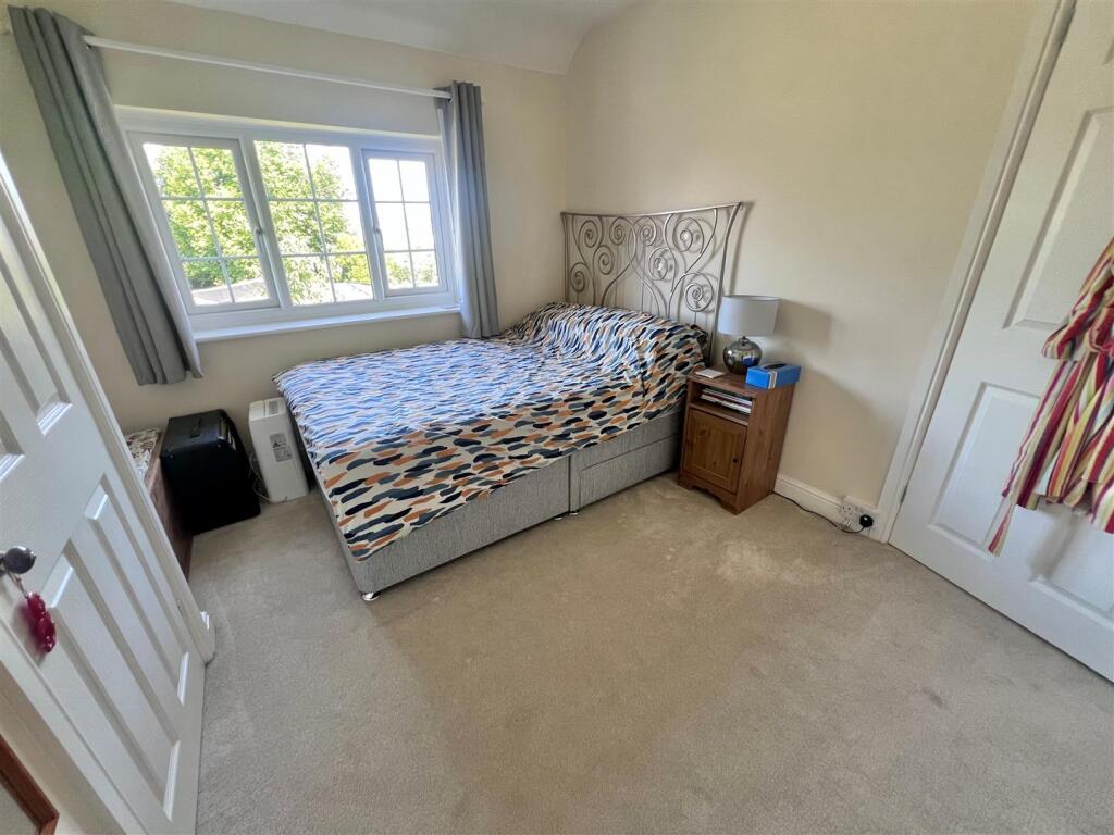 Bedroom 1.jpg