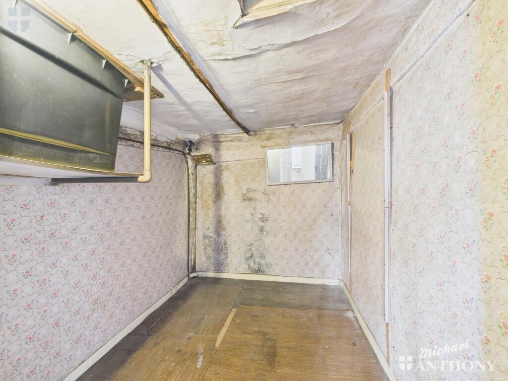 CAM03218G0-PR0598-STILL020