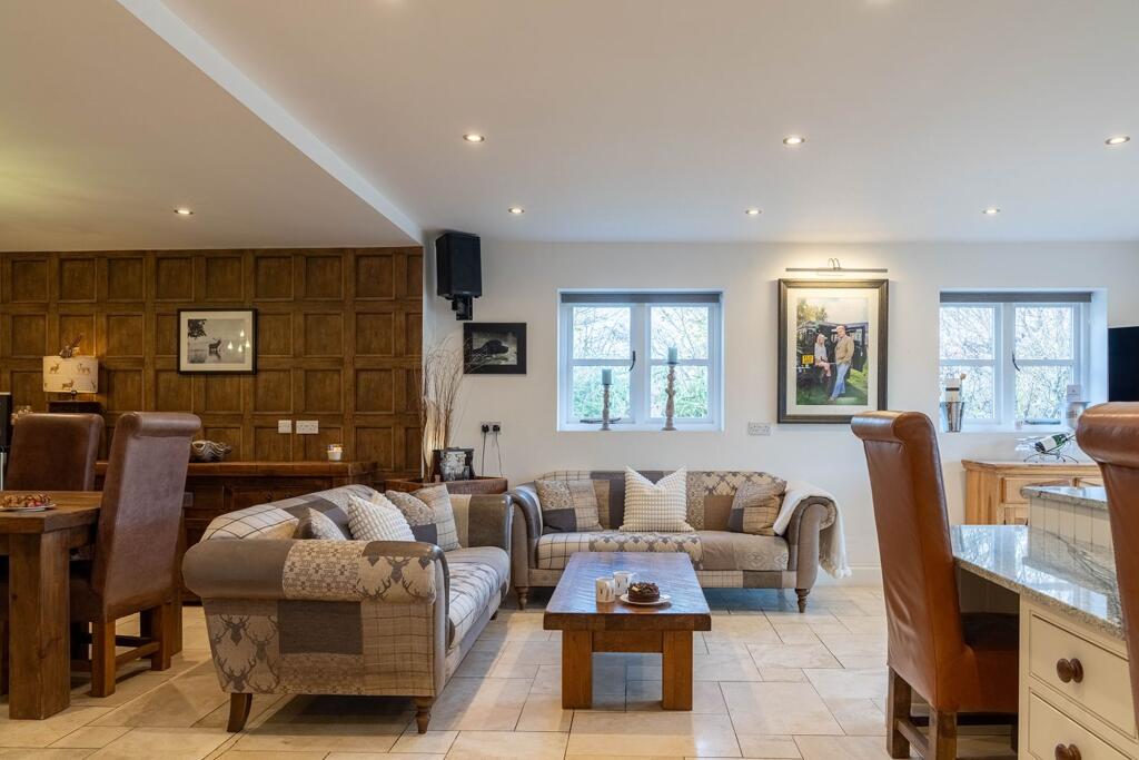 Socialise and dine in the kitchen/diner/snug