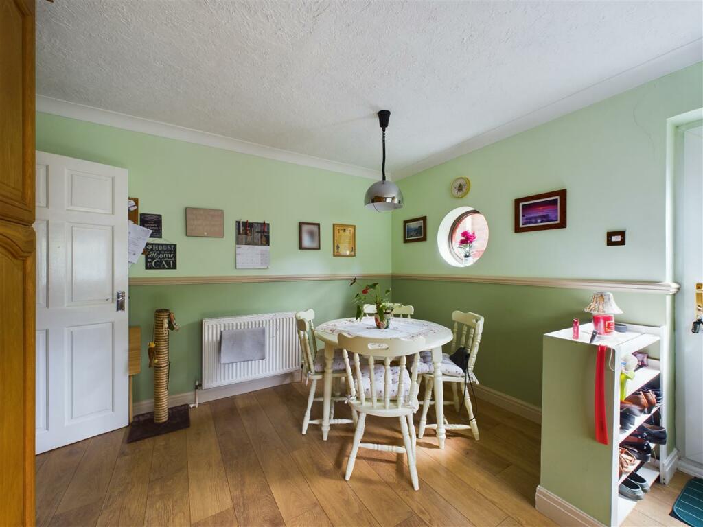 KITCHEN/ DINER
