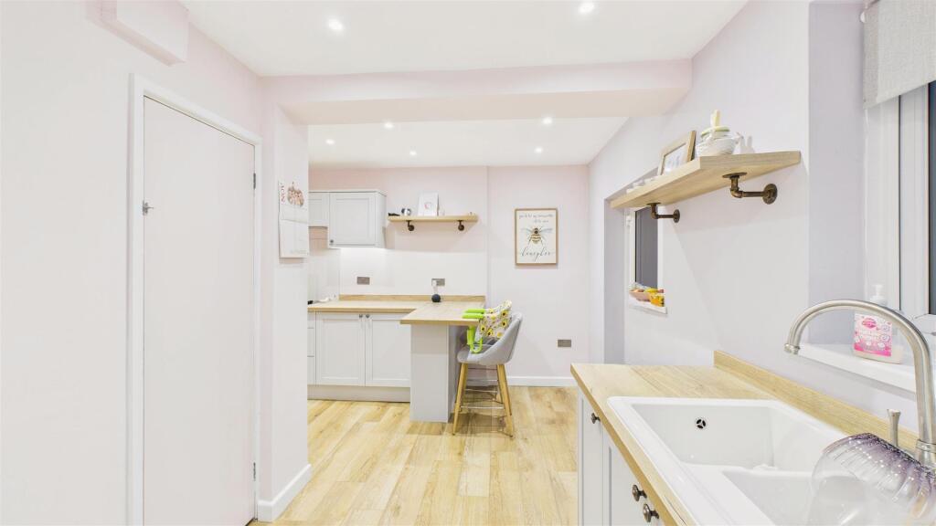 Breakfasting Kitchen