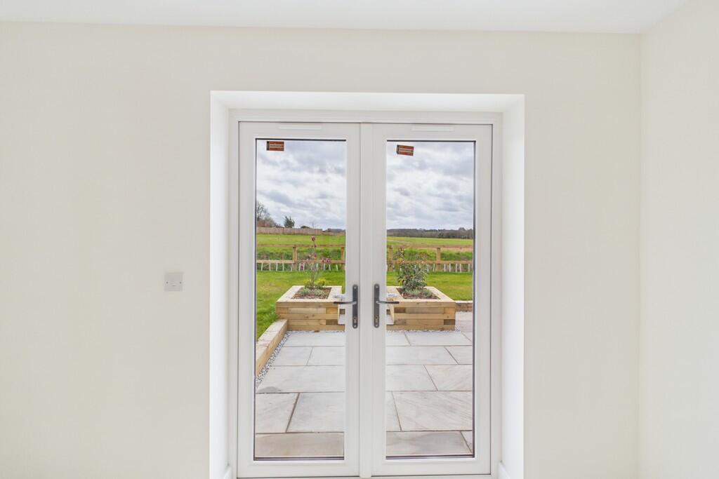 CAM01689G0-PR0453...