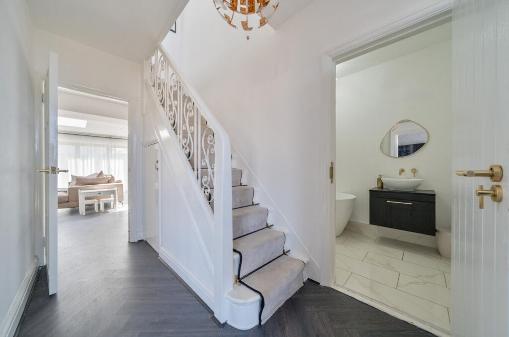 1336856-15-689b3d...