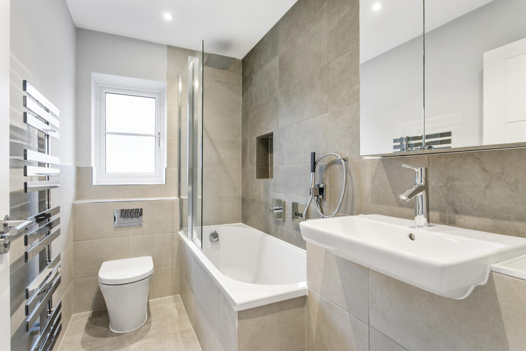 Plot 6 Bathroom
