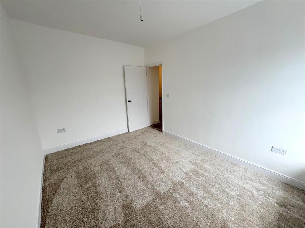 Bedroom 2b.jpg