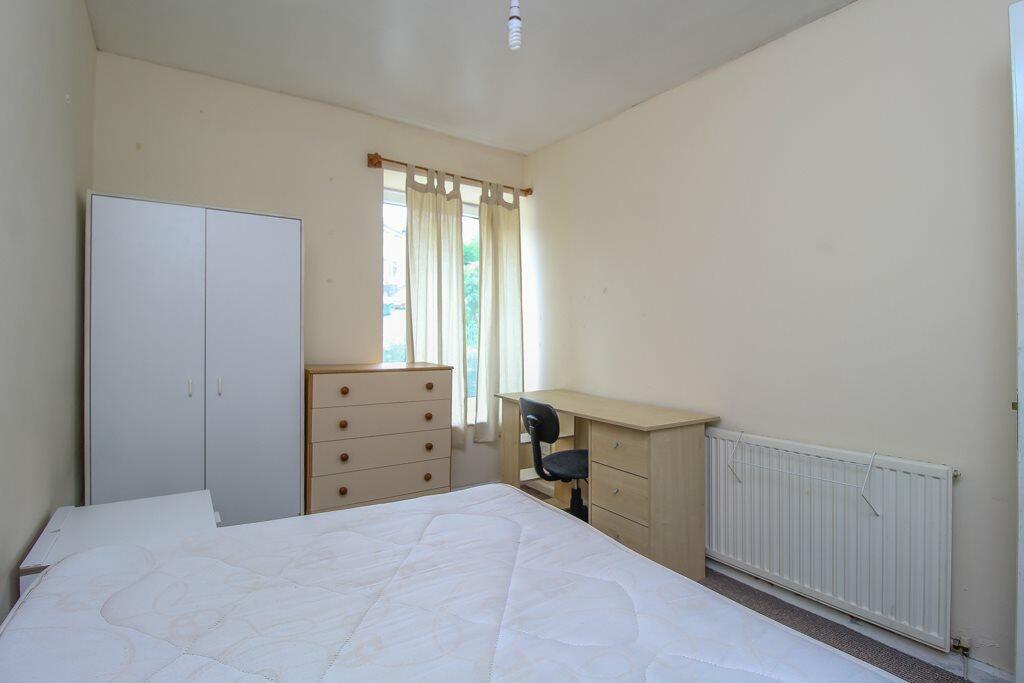 Room 4 (2)