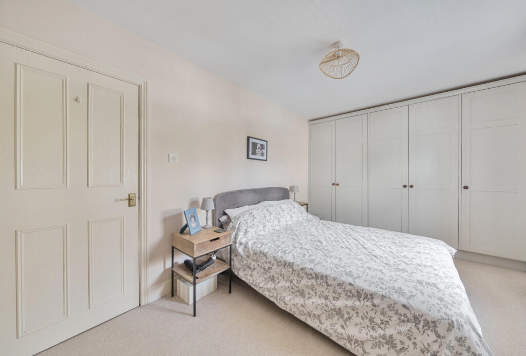 1305589-19-684808...