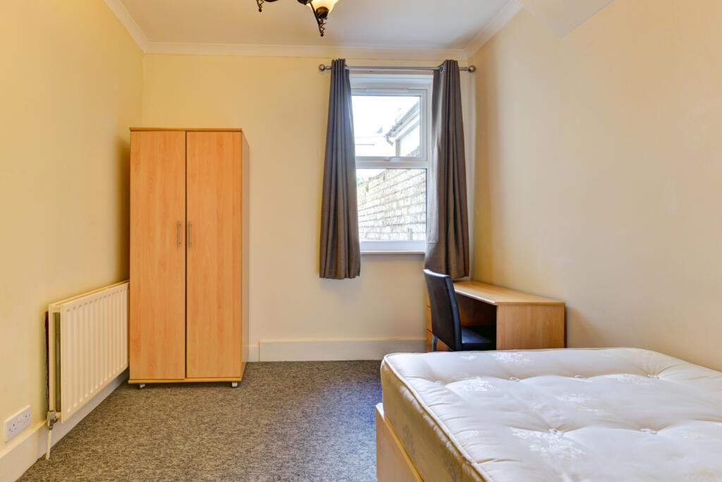 68 Whippingham Road Bedroom 1 (2)