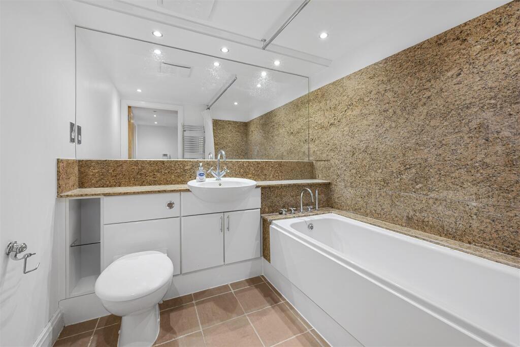 BATHROOM3 (4).jpg