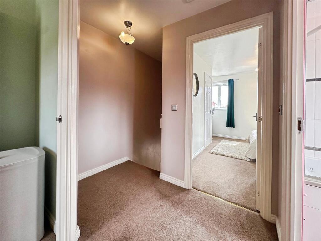 64997d8b--4B61-8AF1-784618563B4F-26867-000009CECC7