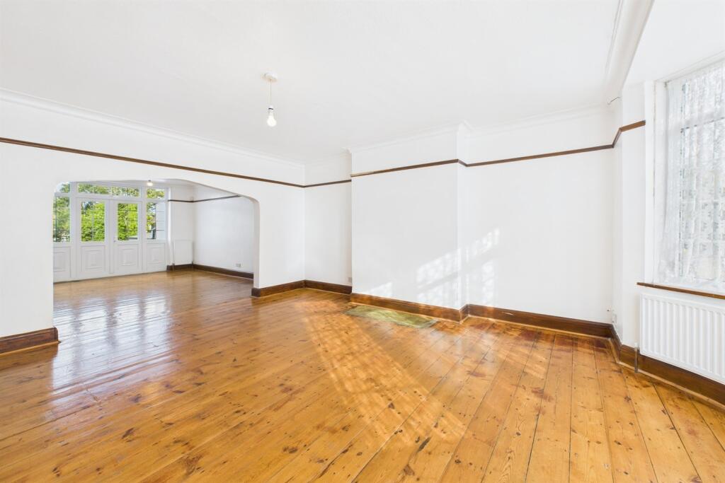 Living Room &amp; Di