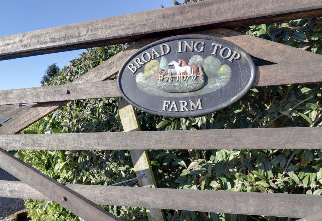 SIGN FARM