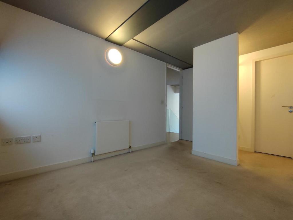 Main Bedroom Aspect 2