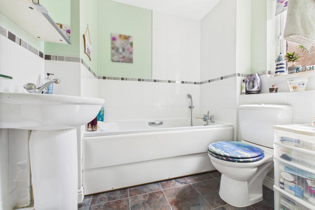 CAM05454G0-PR0020-STILL007