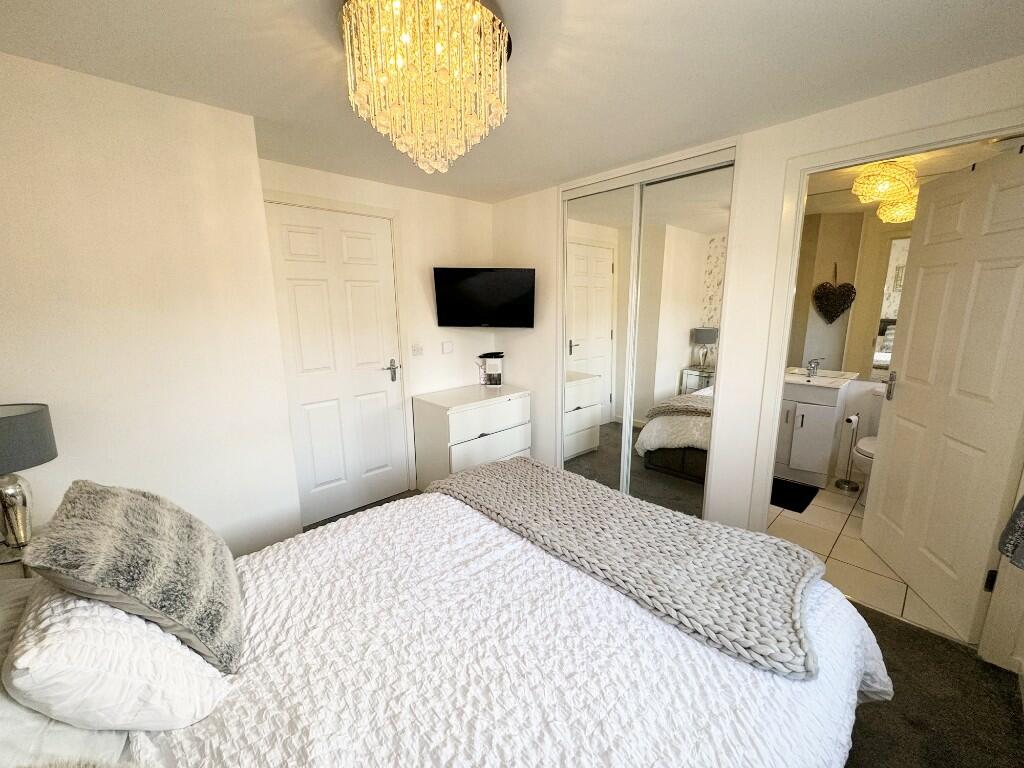Bedroom 1 (2)
